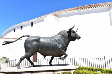 Boğa mücadele bronz heykeli