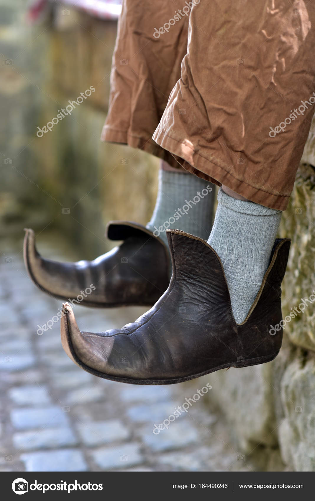 pointy shoes medieval