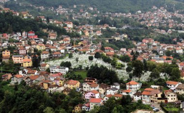 Havadan görünümü Saraybosna Şehir, Bosna ve Herzegovin üzerinden Vraca Memorial Park