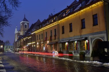 Kaunas - Litvanya / 03.08.2018: ortaçağdan kalma şehir Restoran kafede kare eski şehir Kaunas