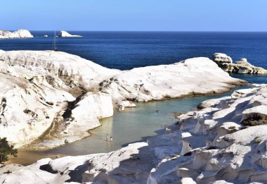 Milos Island - Yunanistan / 09.12.2107: plaj ve volkanik kaya oluşumları Sarakiniko Kuzey kenarı, Sarakiniko, Milos, Yunanistan,