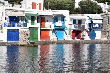 Milos Island - Yunanistan / 09.13.2017: renkli balıkçı tekne evler, Klima, Milos, Cyclades, Ege Denizi, Yunan Adaları