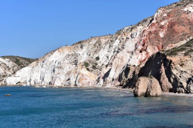 Firiplaka Beach, Milos Adası, Yunanistan Güney tarafında yer alan uzun ve popüler plaj