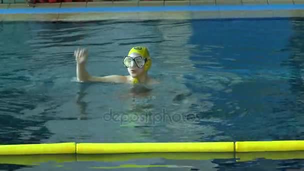 Aquatlo (Luta subaquática), treinamento na piscina . — Vídeo de Stock