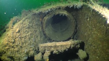 Batık denizaltı torpido tüpü.