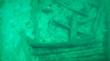 Sualtı arkeolojisi: ahşap bir yelkenli geminin çerçeveleri.