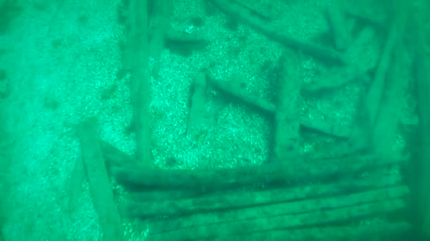 Archéologie sous-marine : cadres d'un voilier en bois . — Video