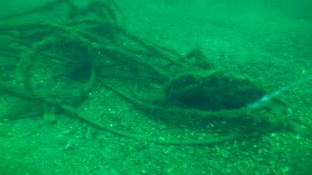 Vestígios de cabo colocado no fundo do mar: bobina de cabo . — Vídeo de Stock