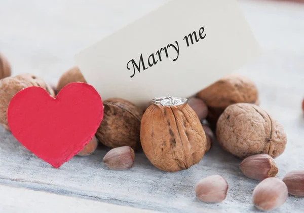 Note "marry me" among the nuts — Stock Photo, Image