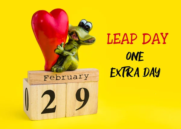 Concept Leap Day Février Sur Calendrier Bois Grenouille — Photo