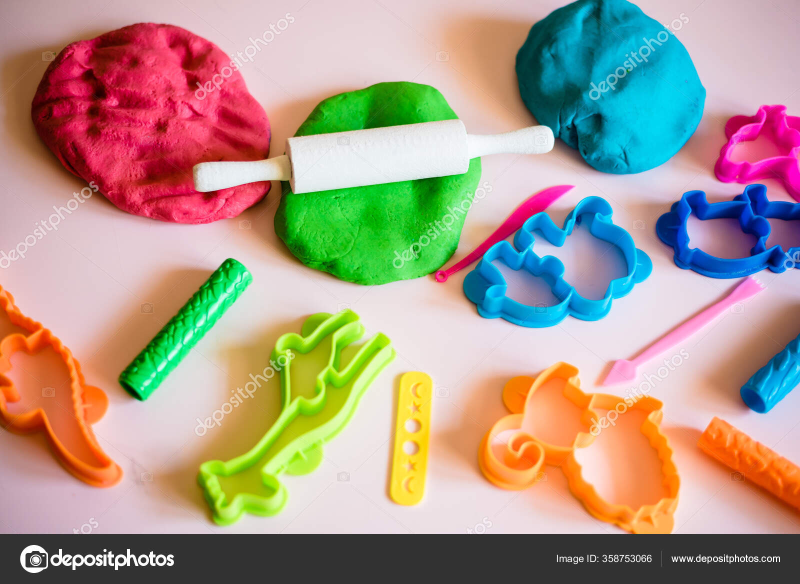 Play-Doh vs. Modeling Clay - Art For Kids Hub 