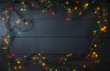 Parlak Noel ağacı çelenk çerçeve şeklinde