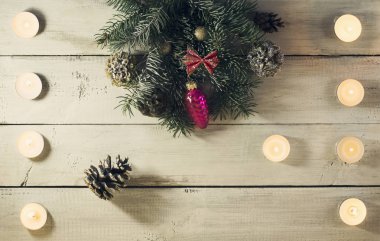 Mumlar ile Noel kompozisyon. Üstten Görünüm