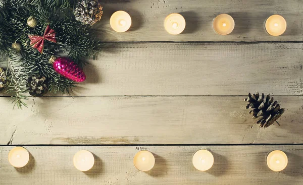 Mumlar ile Noel kompozisyon. En iyi görünüm ve kopya alanı