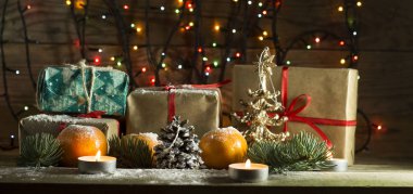 Mandalina ve hediyeler ile yeni yıl kompozisyon