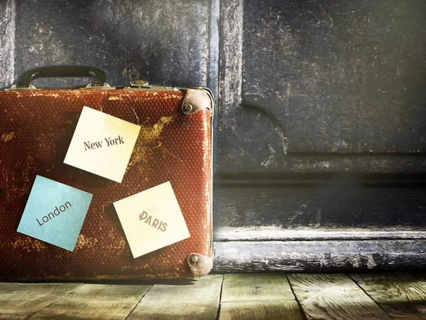 Régi vintage bőrönd, a fa padló. — Stock Fotó