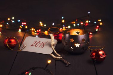 2018 etiket ile belgili tanımlık anahtar. Uzay kopyalayın. Yeni yıl arka plan.