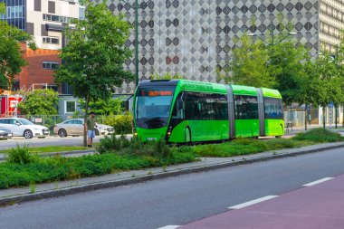 Malmö İsveç. 29 Temmuz. 2019 Güzel Yeşil Şehir Otobüsü. Şehir trafiği. Malmö İsveç.