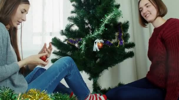 Two young women decorating Christmas tree New year preparation having fun — Αρχείο Βίντεο