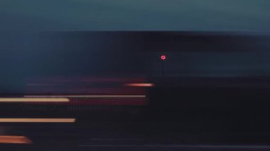 Gece trafik Birzhevoy köprü timelapse Sankt Petersburg, Rusya