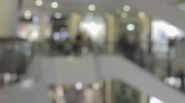 Kalabalık insanlar üzerinde yürüyen bir alışveriş merkezi Hyperlapse bulanık video