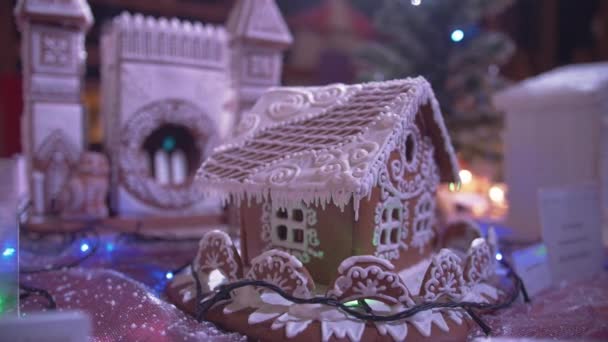 Christmas gingerbread house. New Year atmosphere — Stock Video