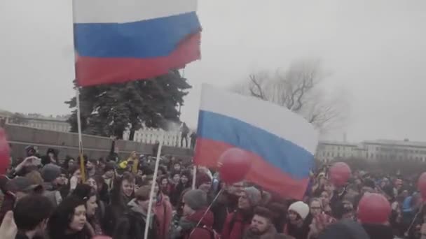 СЕНТ-ПЕТЕРСБУРГ, РОССИЯ, 26 апреля 2017 года. Антипутинский протест . — стоковое видео