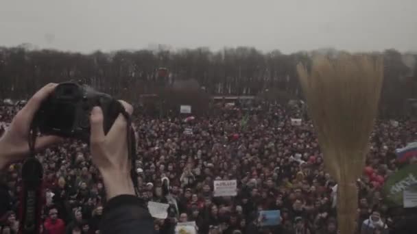 СЕНТ-ПЕТЕРСБУРГ, РОССИЯ, 26 апреля 2017 года. Антипутинский протест . — стоковое видео