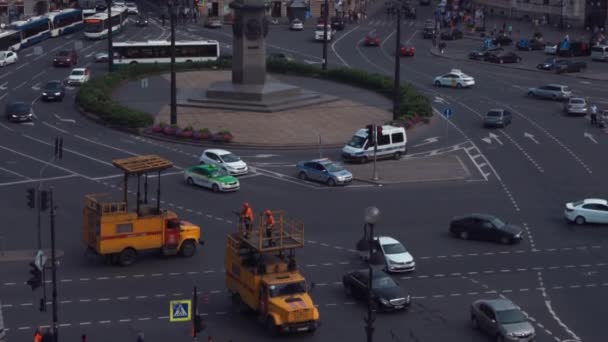 Saint Petersburg, Oroszország - 2017. augusztus 3., javítás szolgáltatás eltávolítja a közúti problémák — Stock videók