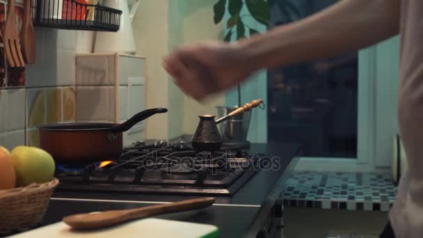 Funny man cooking meal dancing in front of stove at kitchen — Stock Video