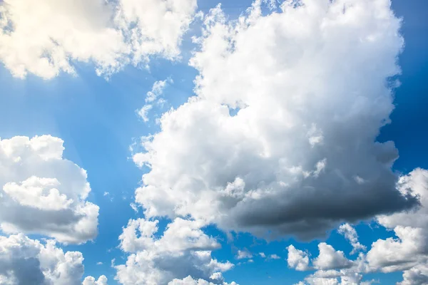 Güneş ve bulutlar yaz