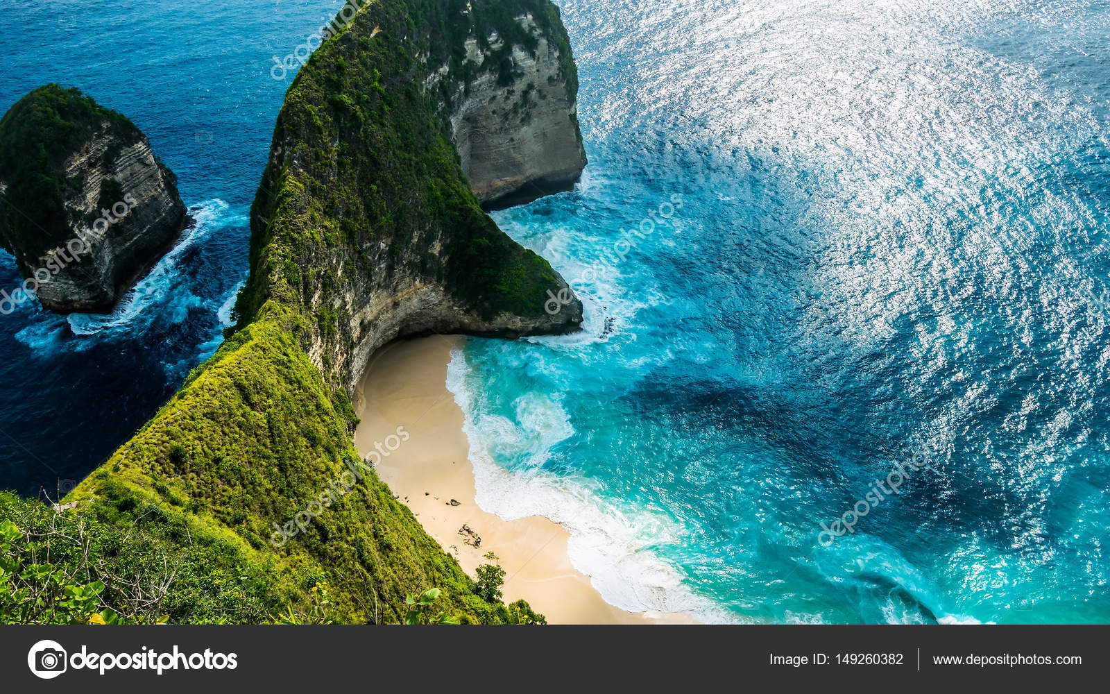 Manta Bay or Kelingking Beach on Nusa Penida Island, Bali, Indonesia Stock  Photo by ©igor_tichonow 149260382
