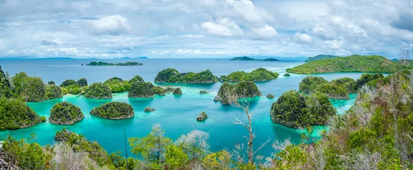 Islas Pianemo, Raja Ampat, Papúa Occidental, Indonesia — Foto de Stock