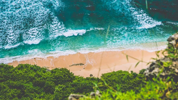 Vista aérea superior da praia de Nunggalan perto de Uluwatu, Bali, Indonésia — Fotografia de Stock