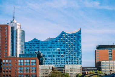 Hamburg, Almanya - 28 Mayıs 2017: Elbphilharmonie, Hamburg Limanı konser salonunda. En uzun bina Hamburg, 110 metre yüksekliği ile yaşadığı