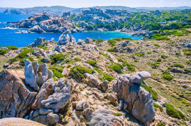Tuhaf granit kaya oluşumları Capo Testa, Sardunya, İtalya
