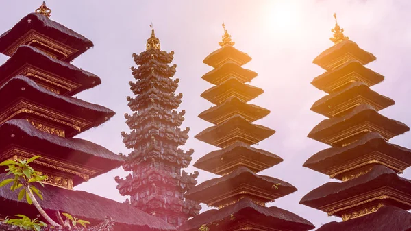 Telhados em Pura Besakih Temple em Bali Island, Indonésia — Fotografia de Stock