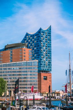Hamburg, Almanya - 28 Mayıs 2017: Elbphilharmonie, Hamburg Limanı konser salonunda. En uzun bina Hamburg, 110 metre yüksekliği ile yaşadığı