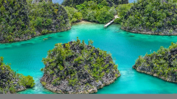 Ilha Pianemo, Lagoa Azul, Raja Ampat, Papua Ocidental, Indonésia — Fotografia de Stock