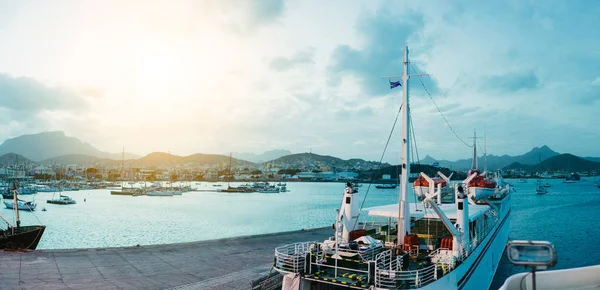 Ferry in Mindelo Harbor in the early morning light on Sao Vicente Island, Cape Verde — Stock Photo, Image
