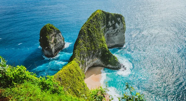 Manta Bay veya Nusa Penida Adası, Bali, Endonezya kumsalda Kelingking panoramik çekim — Stok fotoğraf