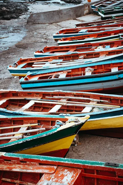 Traditionelle Fischerboote im Fischereihafen. ponta do sol santo antao cape verde — Stockfoto