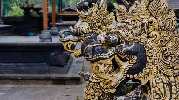 Estátua do dragão em Pura Besakih Temple em Bali Island, Indonésia — Fotografia de Stock