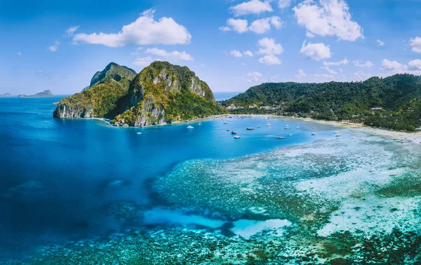 Korong Corong gölünün havadan panoramik görüntüsü. El Nido Köyü, Palawan, Filipinler