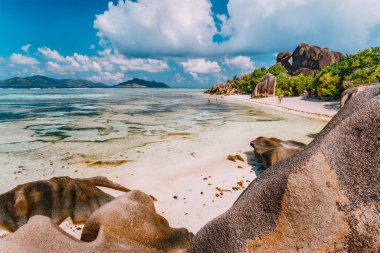 Anse Source dargent - Seyşeller 'deki La Digue Adası' ndaki egzotik cennet plajı