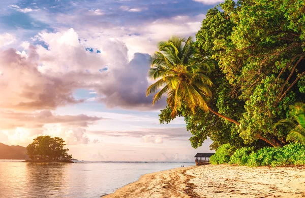 Paradiso famoso Anse Source dArgent beach at La Digue in sunset light, Seychelles — Foto Stock