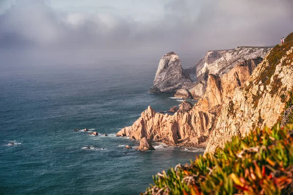 Portugal cabo da roca and Ursa beach location with stunning scenic view of cliff rocks at atlantic ocean coast line — 스톡 사진