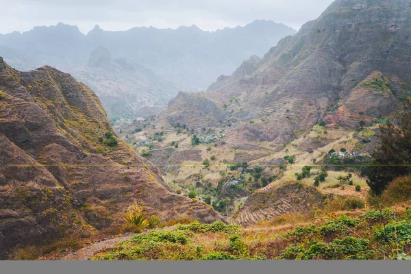 Vertiginous trekking trails leading between mountain hills down to the Coculi valley. Santo Antao Island, Cape Verde — Stock Photo, Image