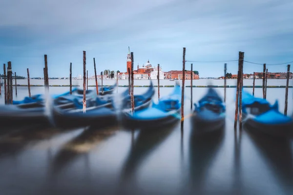 Gondolas floating in the Grand Canal in front of San Giorgio Maggiore church in background. Long exposure picture — Stock Photo, Image