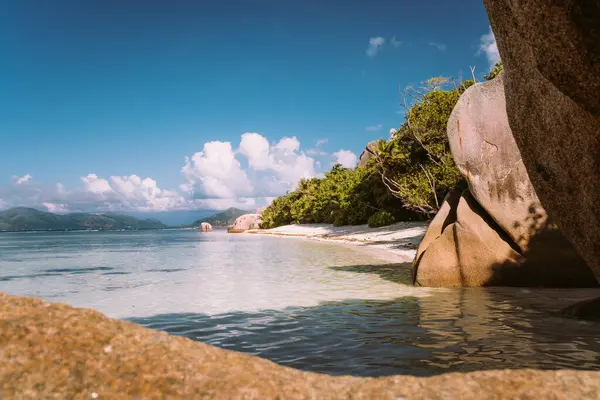 La Digue, Seychelles, Anse Source dArgent plage dans la lumière chaude du matin. Destination de vacances de luxe mondialement connue — Photo
